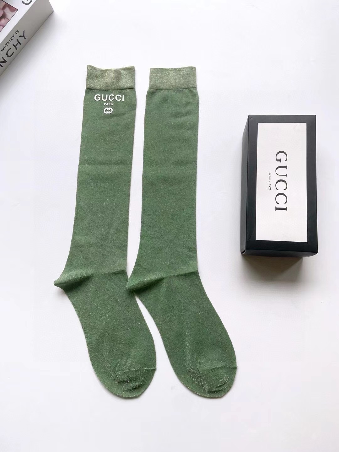 配包装 🌟【一盒一双】 🌟 Gucci 古琦 爆款经典字母 长筒袜 小腿袜。金银丝混纺,夏季薄款 ,款式经典,专柜同步发 配包装 🌟【一盒一双】 🌟 Gucci 古琦 爆款经典字母 长筒袜 小腿袜。金银丝混纺,夏季薄款 ,款式经典,专柜同步发