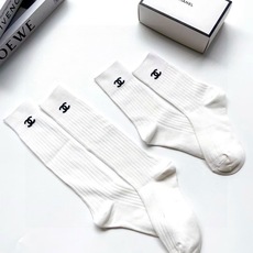 配包装 🌟【一盒2双】 🌟Chanel 香奈儿 经典字母logo纯棉长筒袜 小腿袜 🌟重工装饰个性时尚 🌟ins爆款! 配包装 🌟【一盒2双】 🌟Chanel 香奈儿 经典字母logo纯棉长筒袜 小腿袜 🌟重工装饰个性时尚 🌟ins爆款!