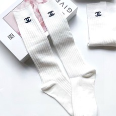 配包装 🌟【一盒2双】 🌟Chanel 香奈儿 经典字母logo纯棉长筒袜 小腿袜 🌟重工装饰个性时尚 🌟ins爆款! 配包装 🌟【一盒2双】 🌟Chanel 香奈儿 经典字母logo纯棉长筒袜 小腿袜 🌟重工装饰个性时尚 🌟ins爆款!