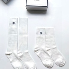 配包装 🌟【一盒2双】 🌟Chanel 香奈儿 经典字母logo纯棉长筒袜 小腿袜 🌟重工装饰个性时尚 🌟ins爆款! 配包装 🌟【一盒2双】 🌟Chanel 香奈儿 经典字母logo纯棉长筒袜 小腿袜 🌟重工装饰个性时尚 🌟ins爆款!