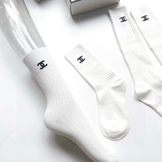 配包装 🌟【一盒2双】 🌟Chanel 香奈儿 经典字母logo纯棉长筒袜 小腿袜 🌟重工装饰个性时尚 🌟ins爆款! 配包装 🌟【一盒2双】 🌟Chanel 香奈儿 经典字母logo纯棉长筒袜 小腿袜 🌟重工装饰个性时尚 🌟ins爆款!