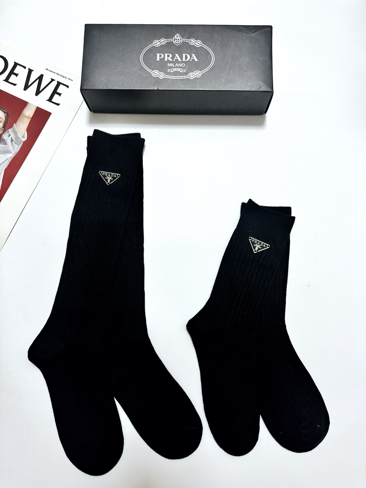 配包装 🌟【一盒2双】 🌟Prada 普拉达 经典三角标 字母logo纯棉长筒袜 小腿袜 🌟重工装饰个性时尚 🌟ins 配包装 🌟【一盒2双】 🌟Prada 普拉达 经典三角标 字母logo纯棉长筒袜 小腿袜 🌟重工装饰个性时尚 🌟ins
