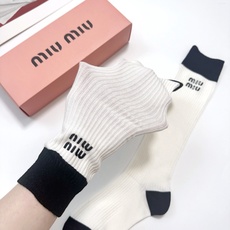配包装 🌟【一盒一双】 🌟缪缪 miumiu 经典字母logo纯棉长筒袜 小腿袜 🌟ins爆款!专柜在售ing 🌟好看 配包装 🌟【一盒一双】 🌟缪缪 miumiu 经典字母logo纯棉长筒袜 小腿袜 🌟ins爆款!专柜在售ing 🌟好看