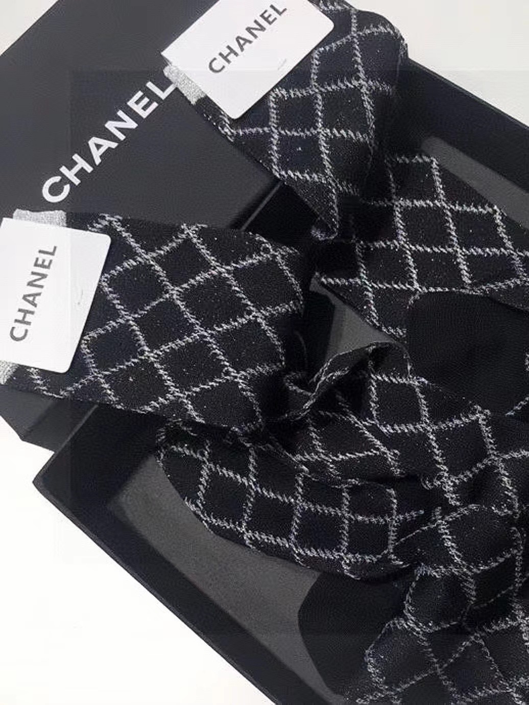 配包装 🌟【一盒一双】 🌟Chanel 香奈儿 爆款菱格长筒袜 小腿袜,金银丝混纺材质,超完美配色,款式经典,专柜同步发 配包装 🌟【一盒一双】 🌟Chanel 香奈儿 爆款菱格长筒袜 小腿袜,金银丝混纺材质,超完美配色,款式经典,专柜同步发