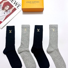 配包装 🌟【一盒4 双】 🌟LV 路易威登 爆款字母logo中筒袜 小腿袜。纯棉混纺材质,超完美配色,款式经典,专柜同步 配包装 🌟【一盒4 双】 🌟LV 路易威登 爆款字母logo中筒袜 小腿袜。纯棉混纺材质,超完美配色,款式经典,专柜同步