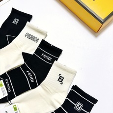 配包装 🌟【一盒5 双】 🌟芬迪FENDI 经典字母logo 纯棉中筒袜 ,ins超火爆短袜,纯棉面料,潮人必备 配包装 🌟【一盒5 双】 🌟芬迪FENDI 经典字母logo 纯棉中筒袜 ,ins超火爆短袜,纯棉面料,潮人必备
