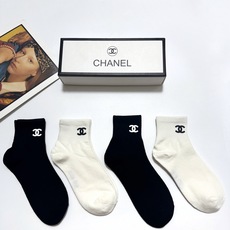 配包装 🌟【一盒4双】 🌟Chanel 香奈儿 经典字母logo 纯棉短筒袜 经典纯色短袜 🌟ins爆款!专柜在售ing 配包装 🌟【一盒4双】 🌟Chanel 香奈儿 经典字母logo 纯棉短筒袜 经典纯色短袜 🌟ins爆款!专柜在售ing