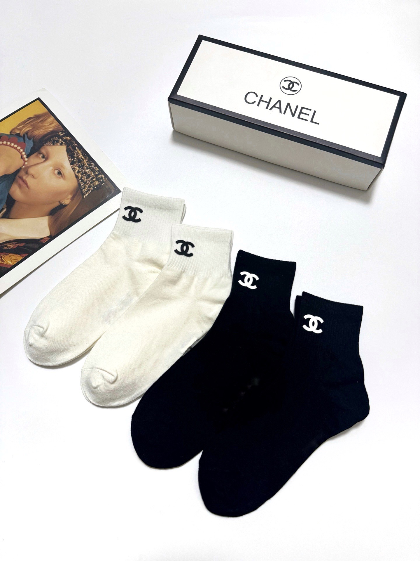 配包装 🌟【一盒4双】 🌟Chanel 香奈儿 经典字母logo 纯棉短筒袜 经典纯色短袜 🌟ins爆款!专柜在售ing 配包装 🌟【一盒4双】 🌟Chanel 香奈儿 经典字母logo 纯棉短筒袜 经典纯色短袜 🌟ins爆款!专柜在售ing