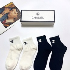 配包装 🌟【一盒4双】 🌟Chanel 香奈儿 经典字母logo 纯棉短筒袜 经典纯色短袜 🌟ins爆款!专柜在售ing 配包装 🌟【一盒4双】 🌟Chanel 香奈儿 经典字母logo 纯棉短筒袜 经典纯色短袜 🌟ins爆款!专柜在售ing