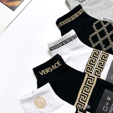 配包装 🌟【一盒5双】男女同款 🌟Versace 范思哲 经典logo 纯棉短袜 ,ins超火爆短袜,纯棉面料,潮 配包装 🌟【一盒5双】男女同款 🌟Versace 范思哲 经典logo 纯棉短袜 ,ins超火爆短袜,纯棉面料,潮