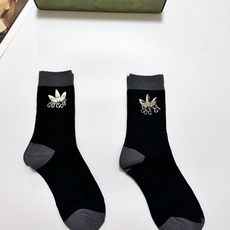配包装 🌟【一盒2 双】 🌟Gucci 古琦 经典字母logo 纯棉中筒袜 ,ins超火爆短袜,纯棉面料,潮人必 配包装 🌟【一盒2 双】 🌟Gucci 古琦 经典字母logo 纯棉中筒袜 ,ins超火爆短袜,纯棉面料,潮人必