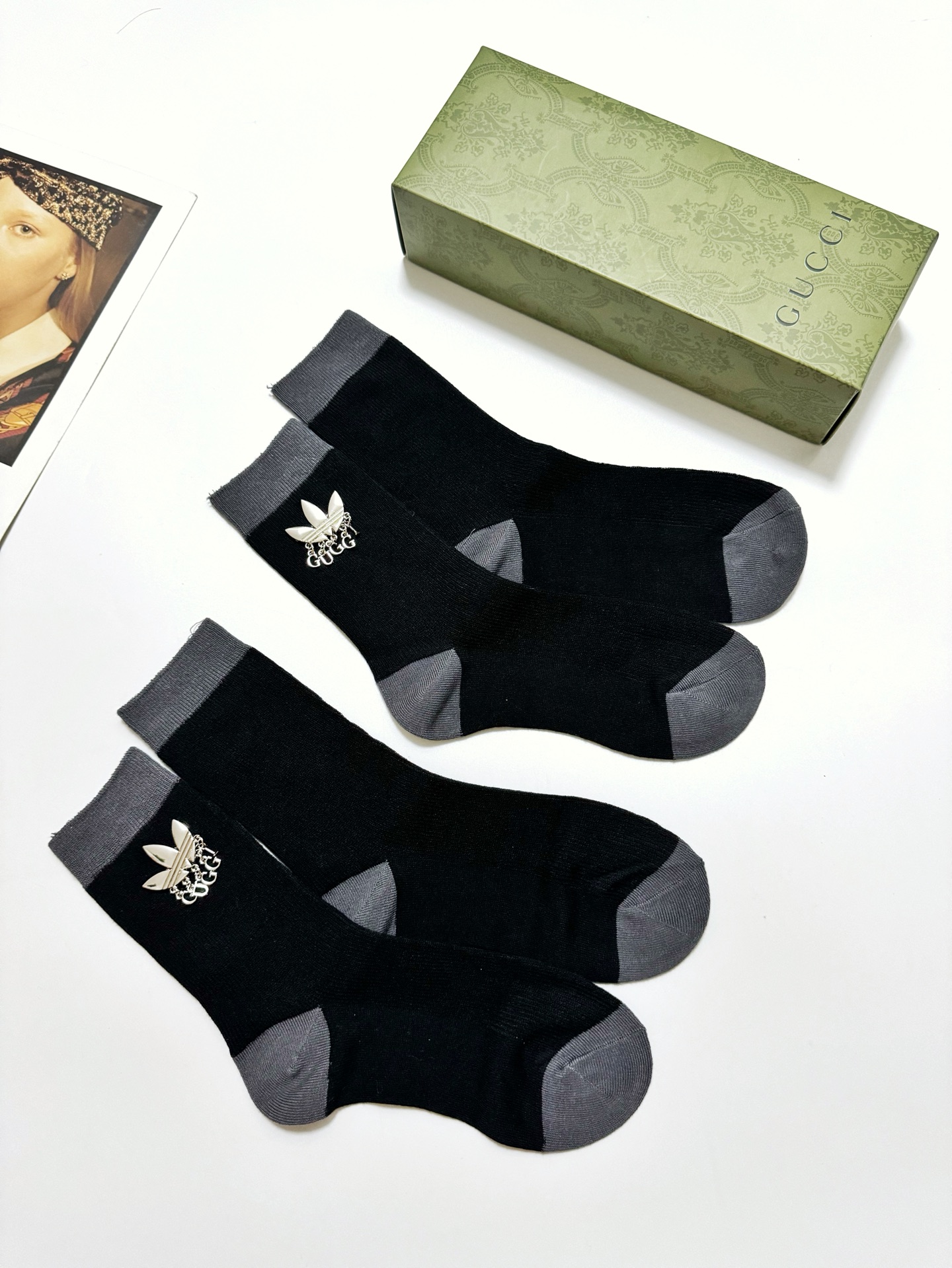 配包装 🌟【一盒2 双】 🌟Gucci 古琦 经典字母logo 纯棉中筒袜 ,ins超火爆短袜,纯棉面料,潮人必 配包装 🌟【一盒2 双】 🌟Gucci 古琦 经典字母logo 纯棉中筒袜 ,ins超火爆短袜,纯棉面料,潮人必