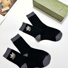 配包装 🌟【一盒2 双】 🌟Gucci 古琦 经典字母logo 纯棉中筒袜 ,ins超火爆短袜,纯棉面料,潮人必 配包装 🌟【一盒2 双】 🌟Gucci 古琦 经典字母logo 纯棉中筒袜 ,ins超火爆短袜,纯棉面料,潮人必