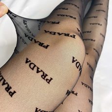 配包装 【一盒一双】🌟Prada 普拉达经典植绒字母丝袜 🌟好看到爆炸 ,欧美大牌丝袜。一比一高版本制作,可以看得到的工 配包装 【一盒一双】🌟Prada 普拉达经典植绒字母丝袜 🌟好看到爆炸 ,欧美大牌丝袜。一比一高版本制作,可以看得到的工
