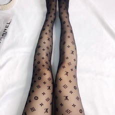 配包装 【一盒一双】🌟LV路易·威登经典植绒老化字母丝袜 🌟好看到爆炸 ,欧美大牌丝袜。一比一高版本制作,可以看得到的工 配包装 【一盒一双】🌟LV路易·威登经典植绒老化字母丝袜 🌟好看到爆炸 ,欧美大牌丝袜。一比一高版本制作,可以看得到的工