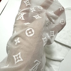 配包装 【一盒一双】🌟LV路易·威登经典植绒老化字母丝袜 🌟好看到爆炸 ,欧美大牌丝袜。一比一高版本制作,可以看得到的工 配包装 【一盒一双】🌟LV路易·威登经典植绒老化字母丝袜 🌟好看到爆炸 ,欧美大牌丝袜。一比一高版本制作,可以看得到的工