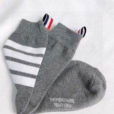 【一盒3双】 🌟THOM BROWNE · 桑姆 布朗尼❗ 🌟超级爆款网红小腿袜子❗官网同步,一直在售的炒鸡经典款❗经典 【一盒3双】 🌟THOM BROWNE · 桑姆 布朗尼❗ 🌟超级爆款网红小腿袜子❗官网同步,一直在售的炒鸡经典款❗经典
