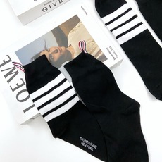 配原版盒 🌟【一盒2 双】 🌟THOM BROWNE · 桑姆 布朗尼❗ 🌟超级爆款!网红小腿袜,中筒袜+长筒袜,经典爆 配原版盒 🌟【一盒2 双】 🌟THOM BROWNE · 桑姆 布朗尼❗ 🌟超级爆款!网红小腿袜,中筒袜+长筒袜,经典爆