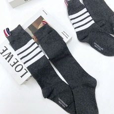 配原版盒 🌟【一盒2 双】 🌟THOM BROWNE · 桑姆 布朗尼❗ 🌟超级爆款!网红小腿袜,中筒袜+长筒袜,经典爆 配原版盒 🌟【一盒2 双】 🌟THOM BROWNE · 桑姆 布朗尼❗ 🌟超级爆款!网红小腿袜,中筒袜+长筒袜,经典爆