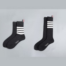 配原版盒 🌟【一盒2 双】 🌟THOM BROWNE · 桑姆 布朗尼❗ 🌟超级爆款!网红小腿袜,中筒袜+长筒袜,经典爆 配原版盒 🌟【一盒2 双】 🌟THOM BROWNE · 桑姆 布朗尼❗ 🌟超级爆款!网红小腿袜,中筒袜+长筒袜,经典爆