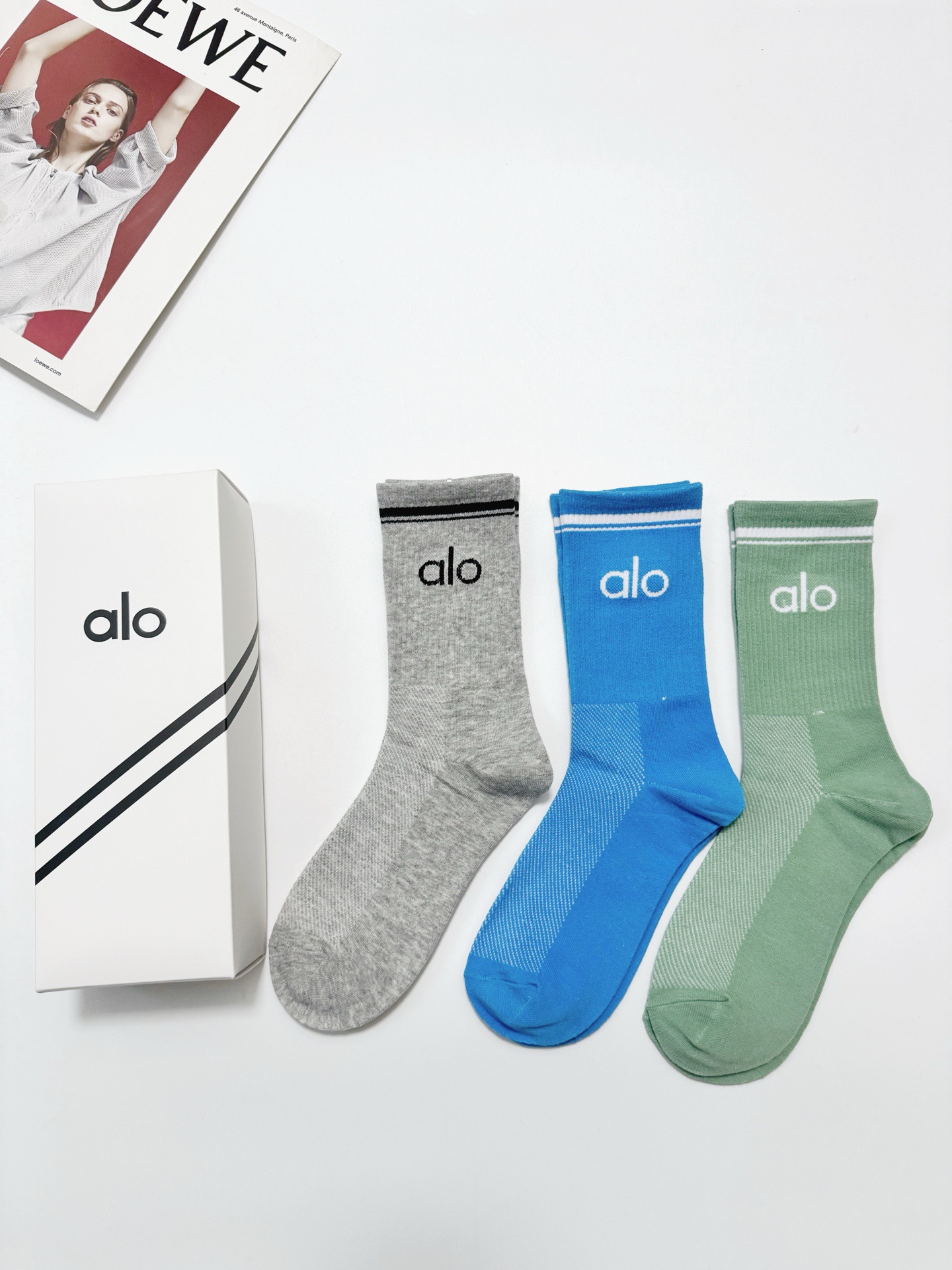 配包装 🌟【一盒3双】 🌟 alo 经典字母logo 纯棉中筒袜 ,ins超火爆小腿短袜,纯棉面料,潮人必备 ,经 配包装 🌟【一盒3双】 🌟 alo 经典字母logo 纯棉中筒袜 ,ins超火爆小腿短袜,纯棉面料,潮人必备 ,经