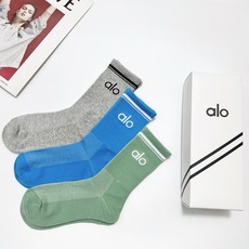 配包装 🌟【一盒3双】 🌟 alo 经典字母logo 纯棉中筒袜 ,ins超火爆小腿短袜,纯棉面料,潮人必备 ,经 配包装 🌟【一盒3双】 🌟 alo 经典字母logo 纯棉中筒袜 ,ins超火爆小腿短袜,纯棉面料,潮人必备 ,经