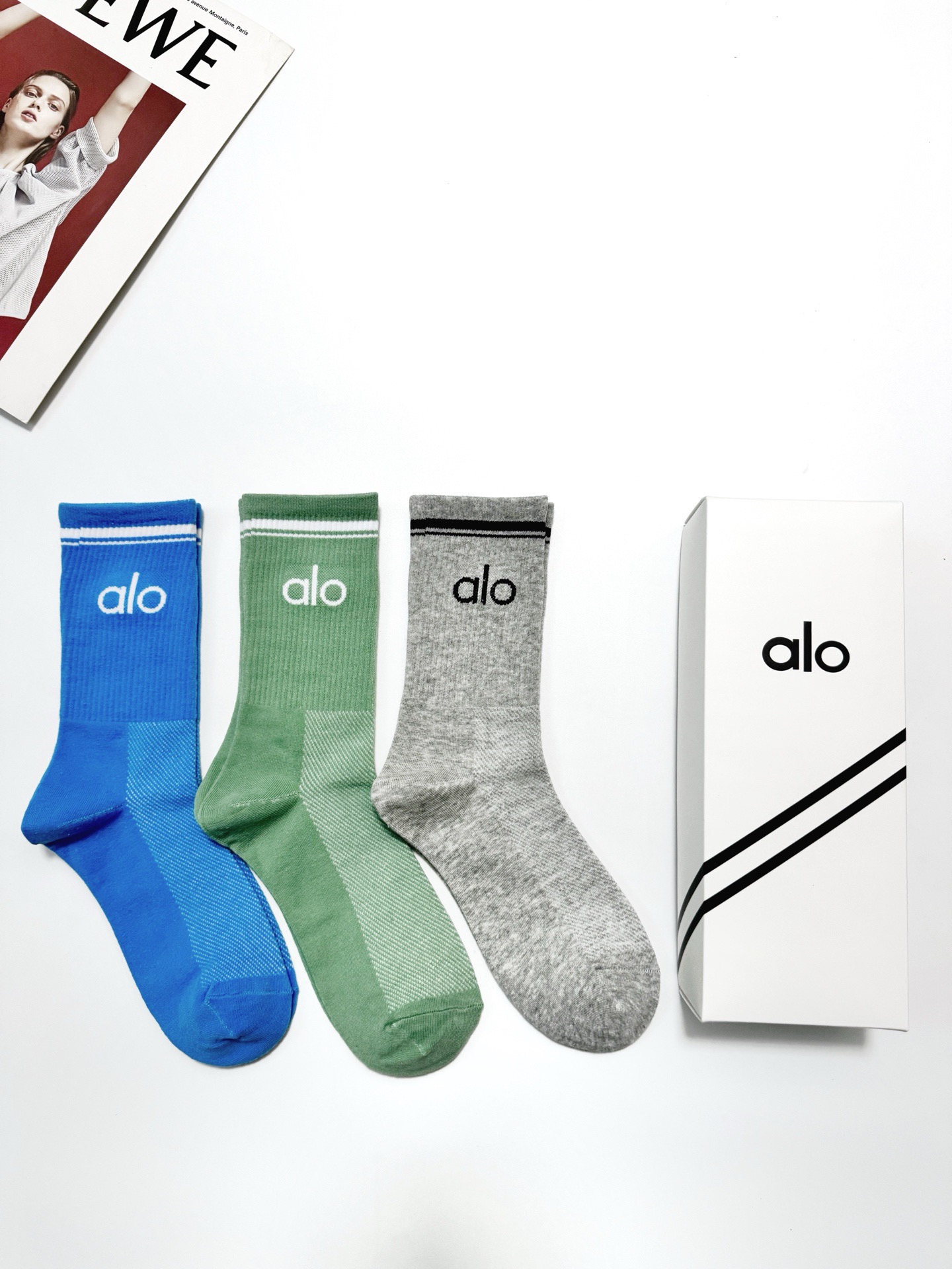 配包装 🌟【一盒3双】 🌟 alo 经典字母logo 纯棉中筒袜 ,ins超火爆小腿短袜,纯棉面料,潮人必备 ,经 配包装 🌟【一盒3双】 🌟 alo 经典字母logo 纯棉中筒袜 ,ins超火爆小腿短袜,纯棉面料,潮人必备 ,经