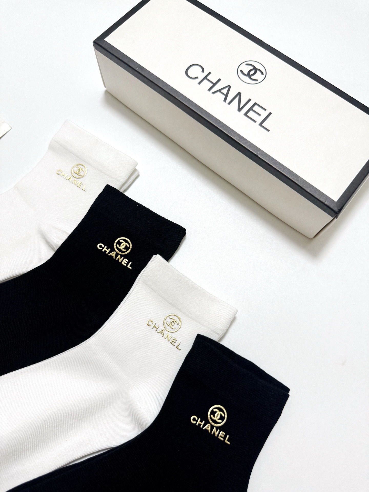 配包装 🌟【一盒5双】 🌟Chanel 香奈儿 经典字母logo 纯棉短筒袜 ,ins火爆纯色设计,潮人必备 ,个 配包装 🌟【一盒5双】 🌟Chanel 香奈儿 经典字母logo 纯棉短筒袜 ,ins火爆纯色设计,潮人必备 ,个