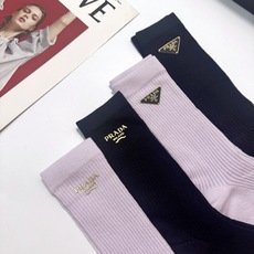 配包装 🌟【一盒4双】 🌟Prada 普拉达 经典字母logo 超薄透气中筒袜 ,ins超火爆空调袜,潮人必备 ,经典 配包装 🌟【一盒4双】 🌟Prada 普拉达 经典字母logo 超薄透气中筒袜 ,ins超火爆空调袜,潮人必备 ,经典