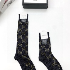 配包装 🌟【一盒2 双】 🌟Gucci 古奇 爆款金银丝长筒袜 中筒袜,超级火爆小腿袜。双针针织混纺金银丝材质,超完美结 配包装 🌟【一盒2 双】 🌟Gucci 古奇 爆款金银丝长筒袜 中筒袜,超级火爆小腿袜。双针针织混纺金银丝材质,超完美结