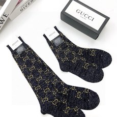 配包装 🌟【一盒2 双】 🌟Gucci 古奇 爆款金银丝长筒袜 中筒袜,超级火爆小腿袜。双针针织混纺金银丝材质,超完美结 配包装 🌟【一盒2 双】 🌟Gucci 古奇 爆款金银丝长筒袜 中筒袜,超级火爆小腿袜。双针针织混纺金银丝材质,超完美结