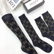 配包装 🌟【一盒2 双】 🌟Gucci 古奇 爆款金银丝长筒袜 中筒袜,超级火爆小腿袜。双针针织混纺金银丝材质,超完美结 配包装 🌟【一盒2 双】 🌟Gucci 古奇 爆款金银丝长筒袜 中筒袜,超级火爆小腿袜。双针针织混纺金银丝材质,超完美结
