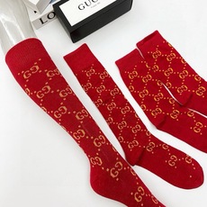 配包装 🌟【一盒2 双】 🌟Gucci 古奇 爆款金银丝长筒袜 中筒袜,超级火爆小腿袜。双针针织混纺金银丝材质,超完美结 配包装 🌟【一盒2 双】 🌟Gucci 古奇 爆款金银丝长筒袜 中筒袜,超级火爆小腿袜。双针针织混纺金银丝材质,超完美结