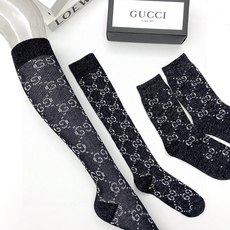 配包装 🌟【一盒2 双】 🌟Gucci 古奇 爆款金银丝长筒袜 中筒袜,超级火爆小腿袜。双针针织混纺金银丝材质,超完美结 配包装 🌟【一盒2 双】 🌟Gucci 古奇 爆款金银丝长筒袜 中筒袜,超级火爆小腿袜。双针针织混纺金银丝材质,超完美结