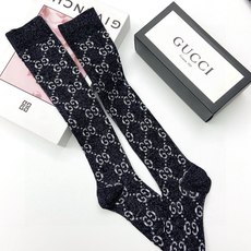 配包装 🌟【一盒2 双】 🌟Gucci 古奇 爆款金银丝长筒袜 中筒袜,超级火爆小腿袜。双针针织混纺金银丝材质,超完美结 配包装 🌟【一盒2 双】 🌟Gucci 古奇 爆款金银丝长筒袜 中筒袜,超级火爆小腿袜。双针针织混纺金银丝材质,超完美结