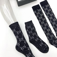 配包装 🌟【一盒2 双】 🌟Gucci 古奇 爆款金银丝长筒袜 中筒袜,超级火爆小腿袜。双针针织混纺金银丝材质,超完美结 配包装 🌟【一盒2 双】 🌟Gucci 古奇 爆款金银丝长筒袜 中筒袜,超级火爆小腿袜。双针针织混纺金银丝材质,超完美结