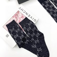 配包装 🌟【一盒2 双】 🌟Gucci 古奇 爆款金银丝长筒袜 中筒袜,超级火爆小腿袜。双针针织混纺金银丝材质,超完美结 配包装 🌟【一盒2 双】 🌟Gucci 古奇 爆款金银丝长筒袜 中筒袜,超级火爆小腿袜。双针针织混纺金银丝材质,超完美结