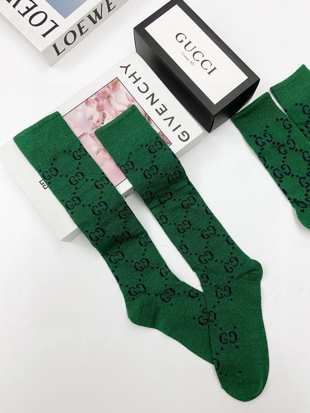 配包装 🌟【一盒2 双】 🌟Gucci 古奇 爆款金银丝长筒袜 中筒袜，超级火爆小腿袜。双针针织混纺金银丝材质，超完美结