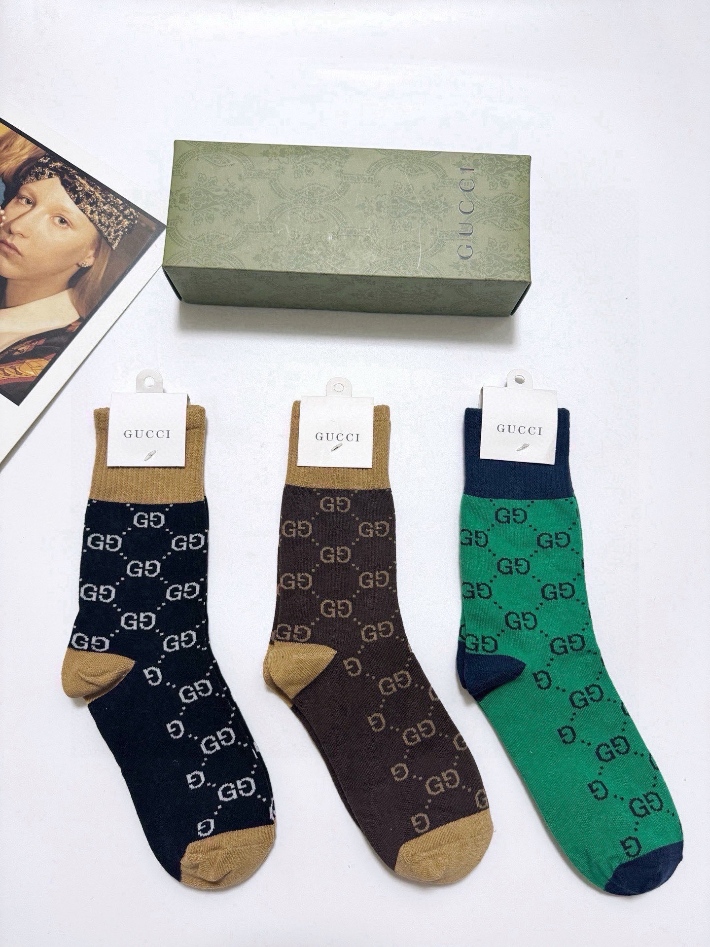 配包装 🌟【一盒3双】 🌟Gucci 古琦 经典字母 logo 纯棉 中筒袜  ！超级软糯亲肤！ 🌟ins爆款！专柜在售