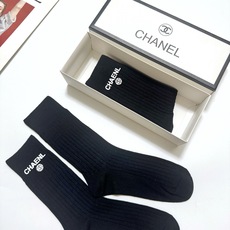 配包装 🌟【一盒2双】 🌟Chanel 香奈儿 经典字母logo 纯棉中筒袜 🌟ins爆款!好看到爆炸 !🌟酷妹潮人必不 配包装 🌟【一盒2双】 🌟Chanel 香奈儿 经典字母logo 纯棉中筒袜 🌟ins爆款!好看到爆炸 !🌟酷妹潮人必不