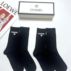 配包装 🌟【一盒2双】 🌟Chanel 香奈儿 经典字母logo 纯棉中筒袜 🌟ins爆款!好看到爆炸 !🌟酷妹潮人必不 配包装 🌟【一盒2双】 🌟Chanel 香奈儿 经典字母logo 纯棉中筒袜 🌟ins爆款!好看到爆炸 !🌟酷妹潮人必不