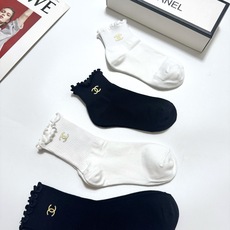 配包装 🌟【一盒4双】 🌟Chanel 香奈儿 经典字母logo 木耳边纯棉中筒袜 短筒袜经典纯色 🌟ins爆款!专柜在 配包装 🌟【一盒4双】 🌟Chanel 香奈儿 经典字母logo 木耳边纯棉中筒袜 短筒袜经典纯色 🌟ins爆款!专柜在