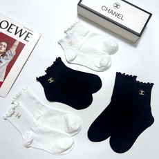 配包装 🌟【一盒4双】 🌟Chanel 香奈儿 经典字母logo 木耳边纯棉中筒袜 短筒袜经典纯色 🌟ins爆款!专柜在 配包装 🌟【一盒4双】 🌟Chanel 香奈儿 经典字母logo 木耳边纯棉中筒袜 短筒袜经典纯色 🌟ins爆款!专柜在