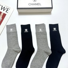 配包装 🌟【一盒4 双】 🌟Chanel 香奈儿 经典字母logo 纯棉中筒袜 ,ins超火爆短袜,纯棉面料,潮人 配包装 🌟【一盒4 双】 🌟Chanel 香奈儿 经典字母logo 纯棉中筒袜 ,ins超火爆短袜,纯棉面料,潮人