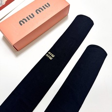 配包装 🌟【一盒一双】 🌟缪缪 miumiu 爆款字母 丝袜 🌟好看到爆炸 欧美大牌丝袜 连裤袜 。🌟潮人必不能少的专柜 配包装 🌟【一盒一双】 🌟缪缪 miumiu 爆款字母 丝袜 🌟好看到爆炸 欧美大牌丝袜 连裤袜 。🌟潮人必不能少的专柜