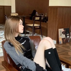 配包装 🌟【一盒一双】 🌟Chanel 香奈儿 经典双C字母logo纯棉长筒袜 小腿袜 🌟ins爆款!专柜在售ing 配包装 🌟【一盒一双】 🌟Chanel 香奈儿 经典双C字母logo纯棉长筒袜 小腿袜 🌟ins爆款!专柜在售ing