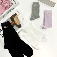 (爆款回货) 配包装 🌟【一盒4 双】 🌟 Dior 迪奥 经典字母logo 超薄无骨中筒袜,纯棉 条纹小腿袜 堆堆袜 (爆款回货) 配包装 🌟【一盒4 双】 🌟 Dior 迪奥 经典字母logo 超薄无骨中筒袜,纯棉 条纹小腿袜 堆堆袜
