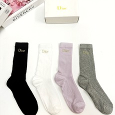 (爆款回货) 配包装 🌟【一盒4 双】 🌟 Dior 迪奥 经典字母logo 超薄无骨中筒袜,纯棉 条纹小腿袜 堆堆袜 (爆款回货) 配包装 🌟【一盒4 双】 🌟 Dior 迪奥 经典字母logo 超薄无骨中筒袜,纯棉 条纹小腿袜 堆堆袜