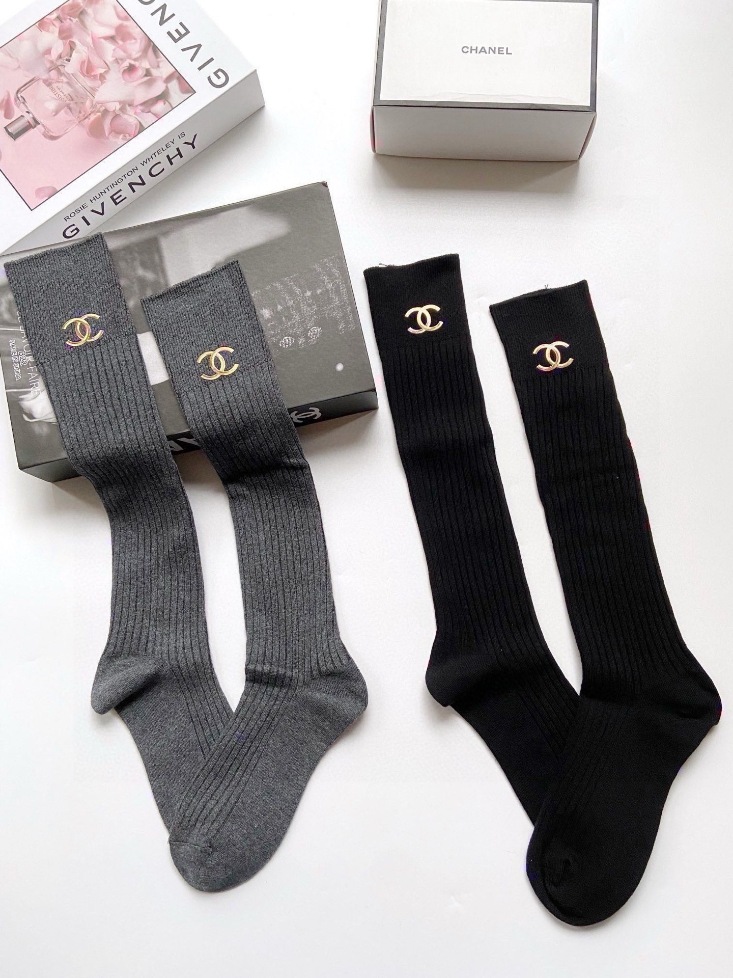 配包装 🌟【一盒一双】 🌟Chanel 香奈儿 经典双C字母logo纯棉长筒袜  小腿袜 🌟ins爆款！专柜在售ing 