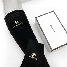 配包装 🌟【一盒一双】 🌟Chanel 香奈儿 经典字母logo纯棉长筒袜 小腿袜 🌟重工装饰个性时尚 🌟ins爆款! 配包装 🌟【一盒一双】 🌟Chanel 香奈儿 经典字母logo纯棉长筒袜 小腿袜 🌟重工装饰个性时尚 🌟ins爆款!